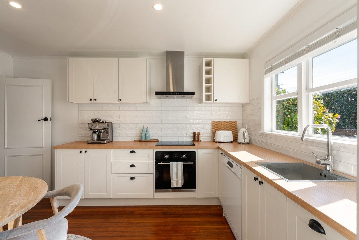 28 Coates Street, Tawa, Wellington - Carousel 2