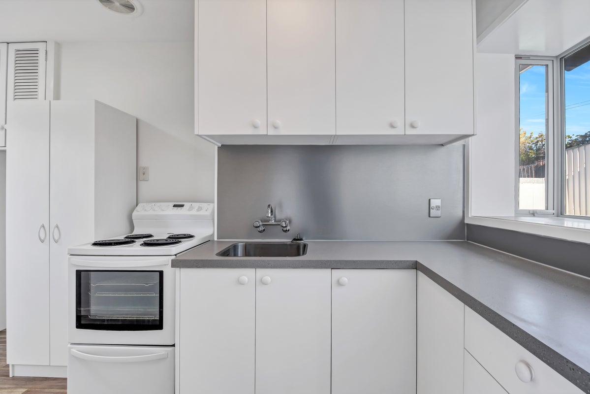 2/8 Lonsdale Street, New Brighton, Christchurch - Carousel 2