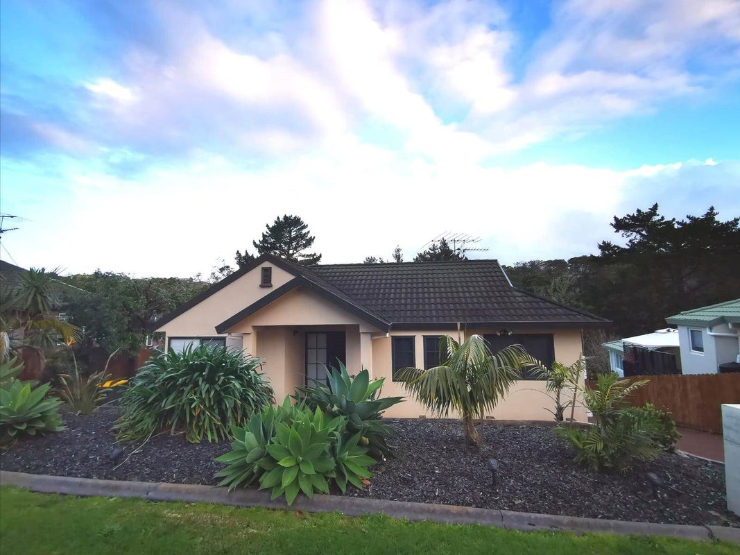 10 Cayman Place, Unsworth Heights, Auckland - Carousel 1