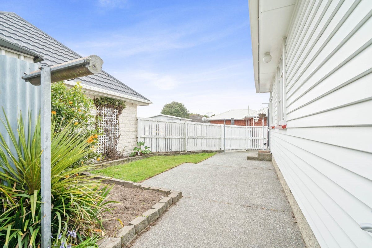 1/23 Fenhall Street, Russley, Christchurch - Carousel 17