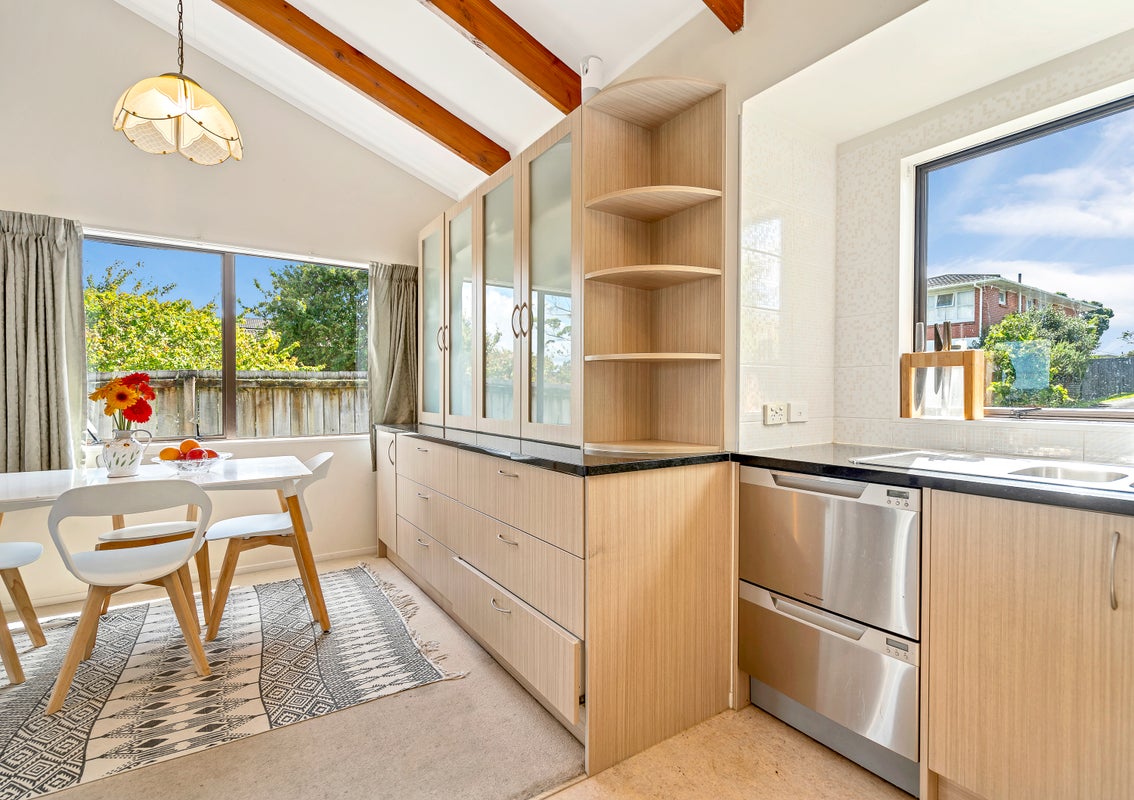 246 Te Atatu Road, Te Atatu South, Auckland - Carousel 1