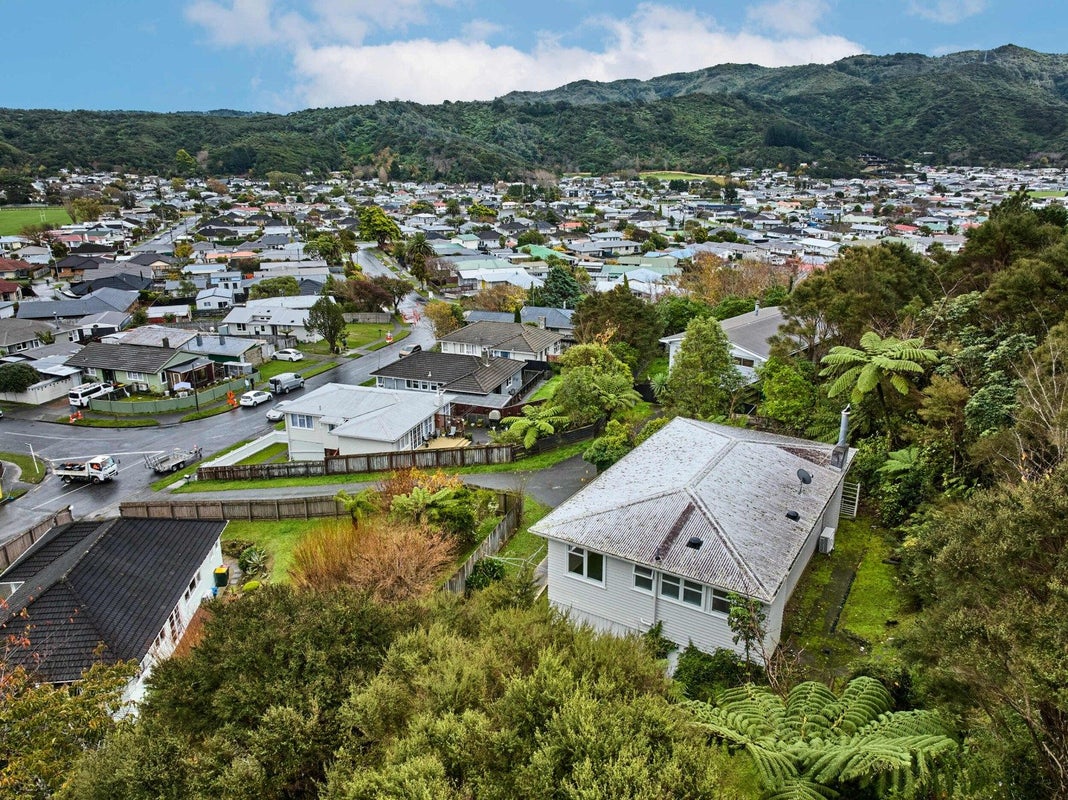 27 Pencarrow Crescent, Wainuiomata, Lower Hutt - Carousel 2