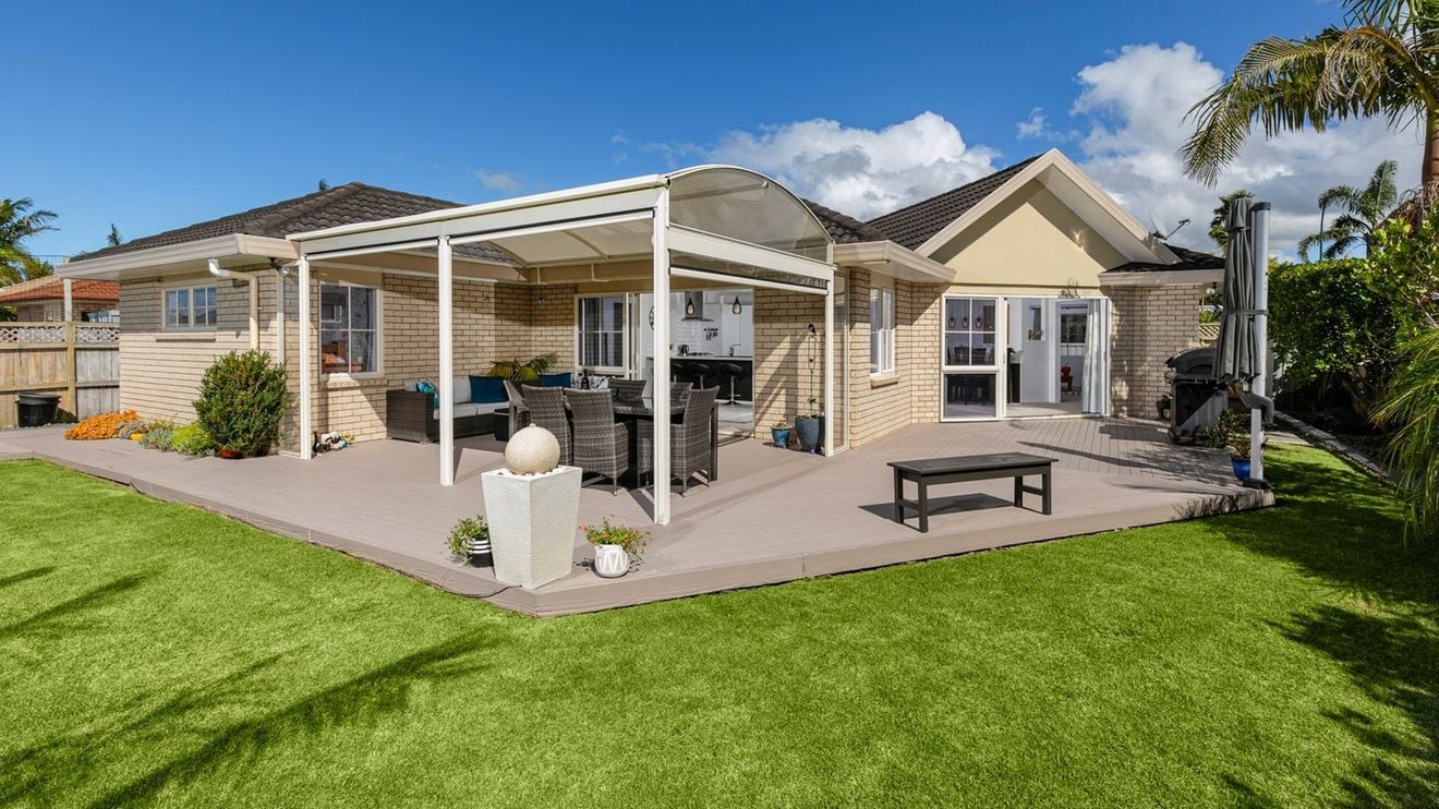 27 Summerland Drive, Henderson, Auckland - Carousel 1