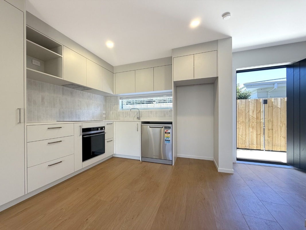 46 Taikata Road, Te Atatu Peninsula, Auckland - Carousel 1