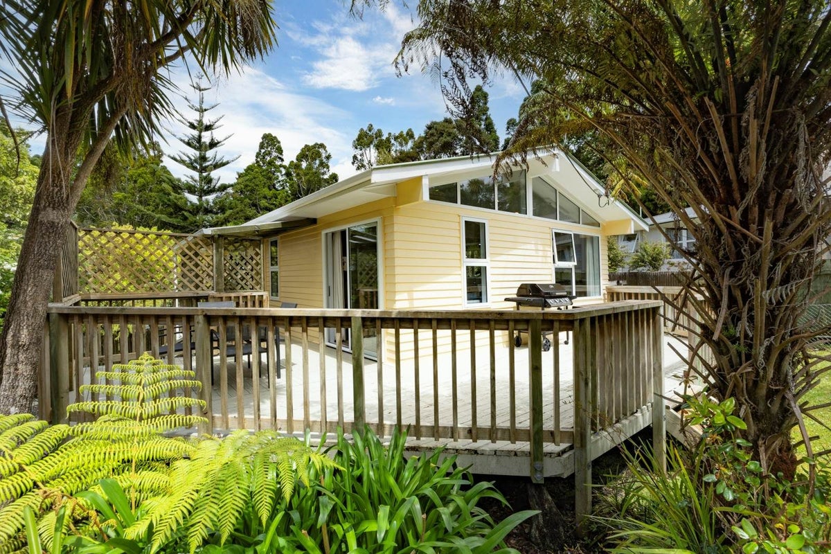 8 Waima Crescent, Titirangi, Auckland - Carousel 2