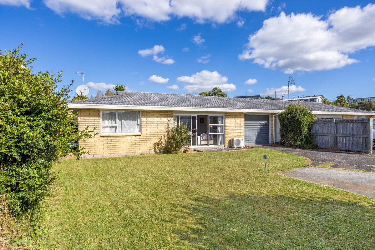 42 Livingstone Avenue, Nawton, Hamilton - Carousel 1