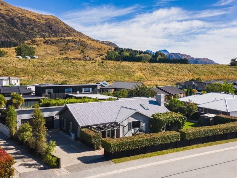 4 McIvor Lane, Lake Hayes, Queenstown - Carousel 1