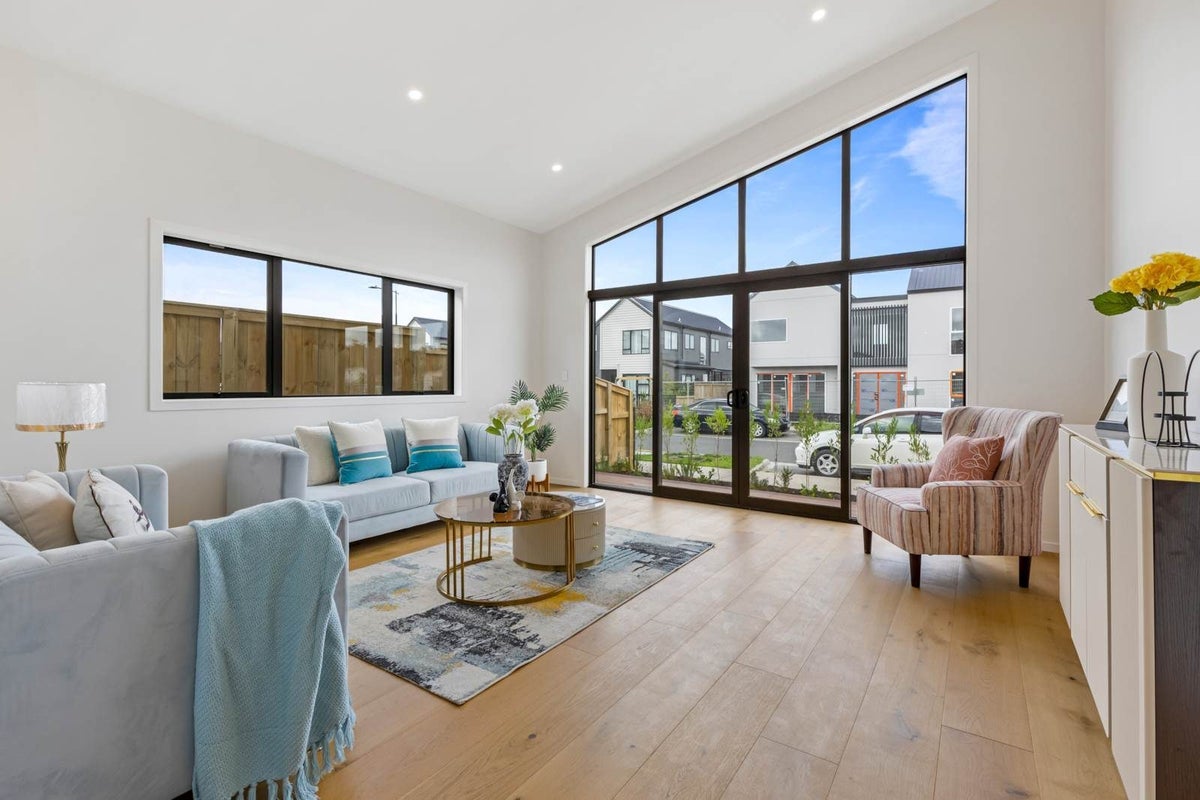 19 Cara Crescent, Paparangi, Wellington - Carousel 2