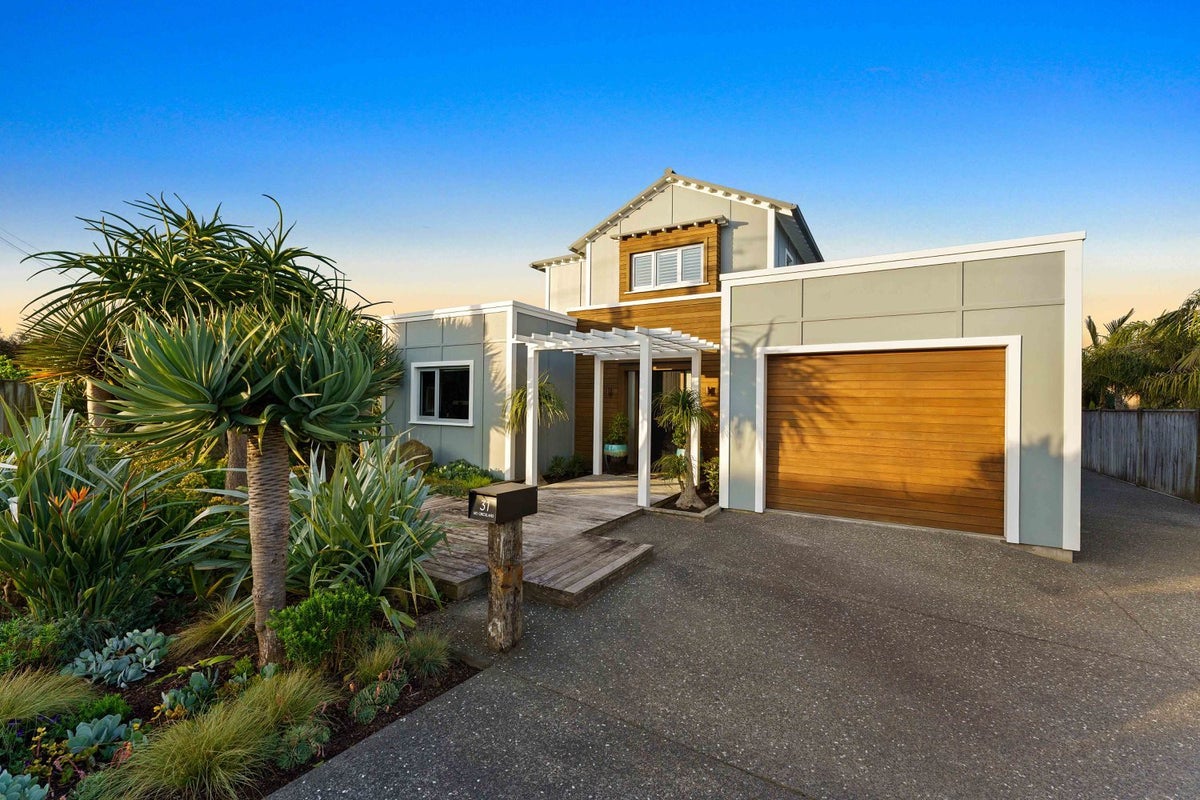 31 Rauparaha Street, Waikanae Beach, Waikanae - Carousel 1