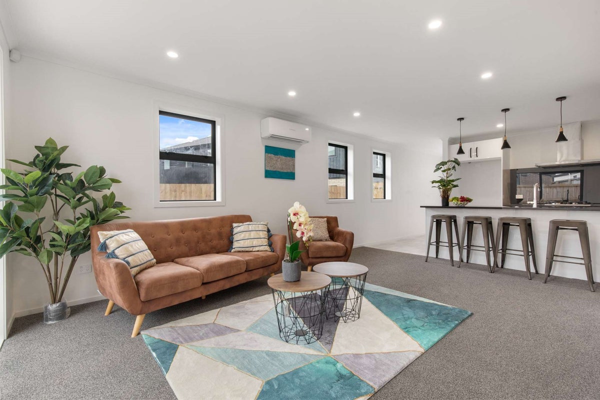 2/6 Mila Paige Close, Glenview, Hamilton - Carousel 1