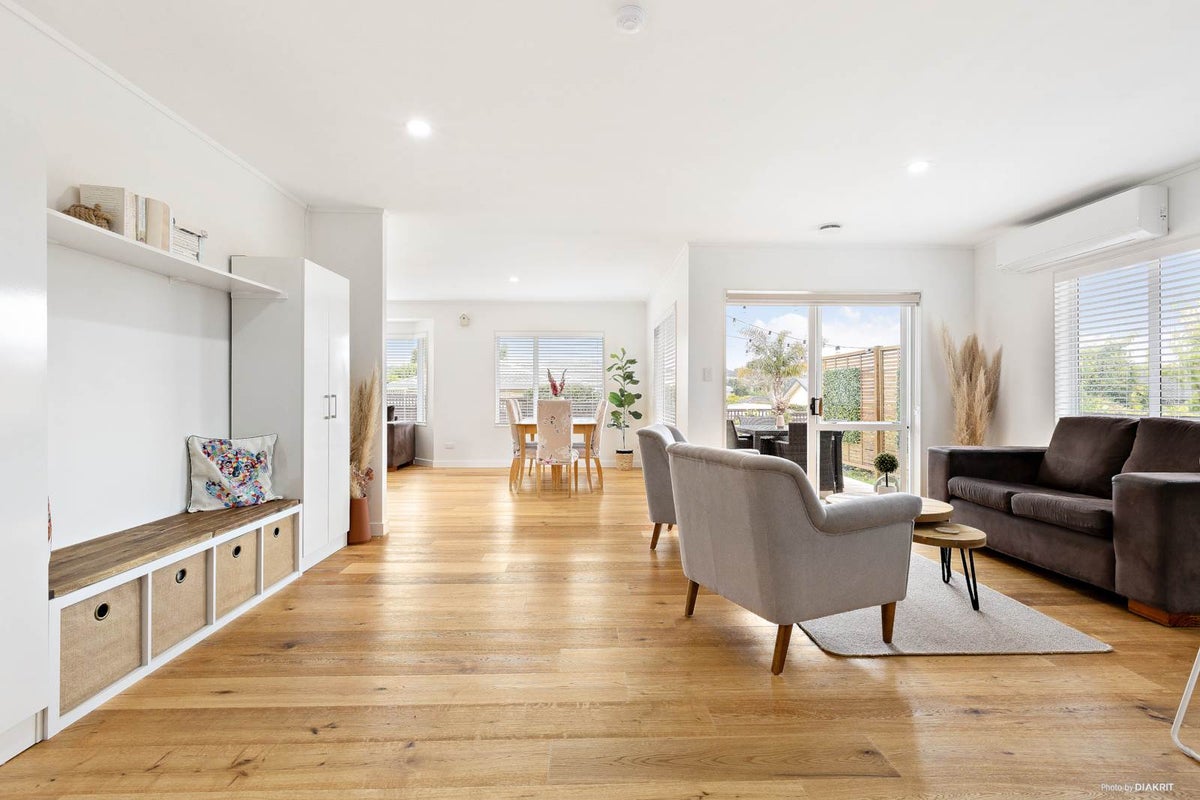 37 Merlot Heights, Huapai, Kumeu - Carousel 1