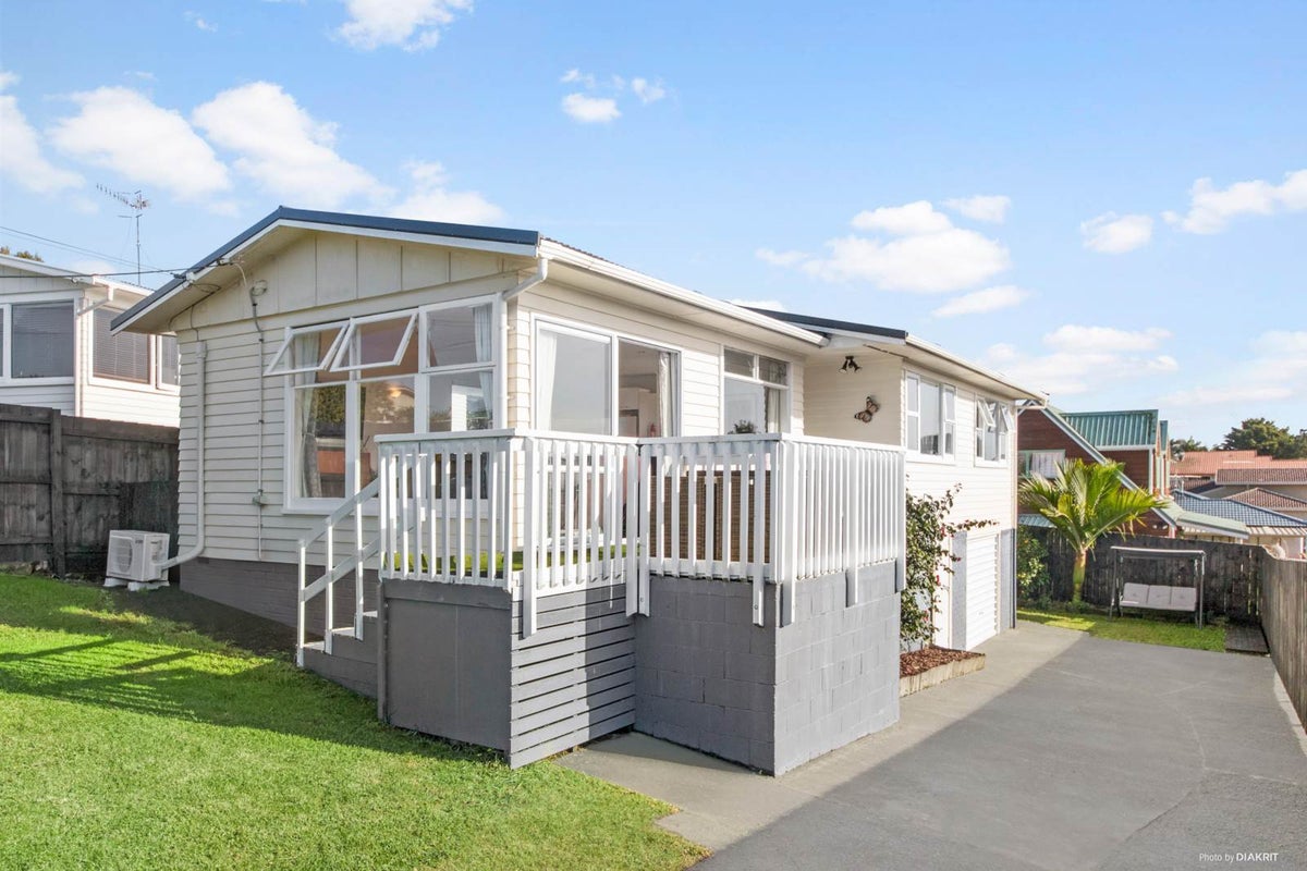 6 Beverly Place, New Lynn, Auckland - Carousel 2