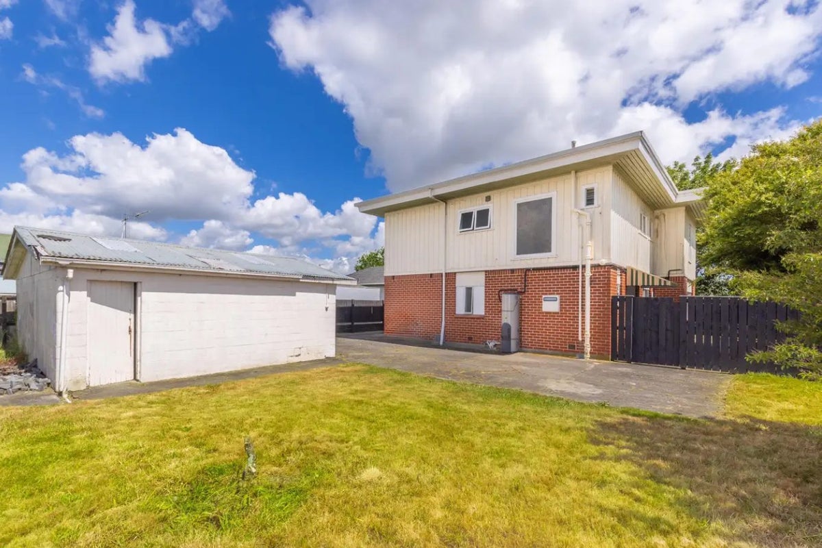 196 Clyde Street, Hamilton East, Hamilton - Carousel 2