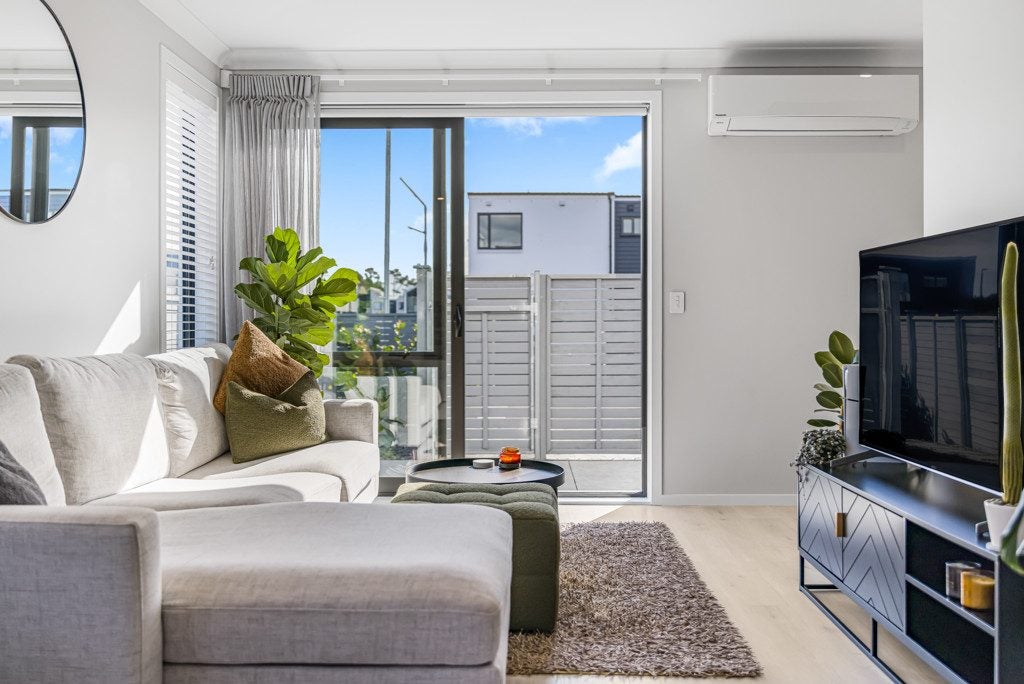 4 Propeller Avenue, Whenuapai, Waitakere City, Auckland - Carousel 2