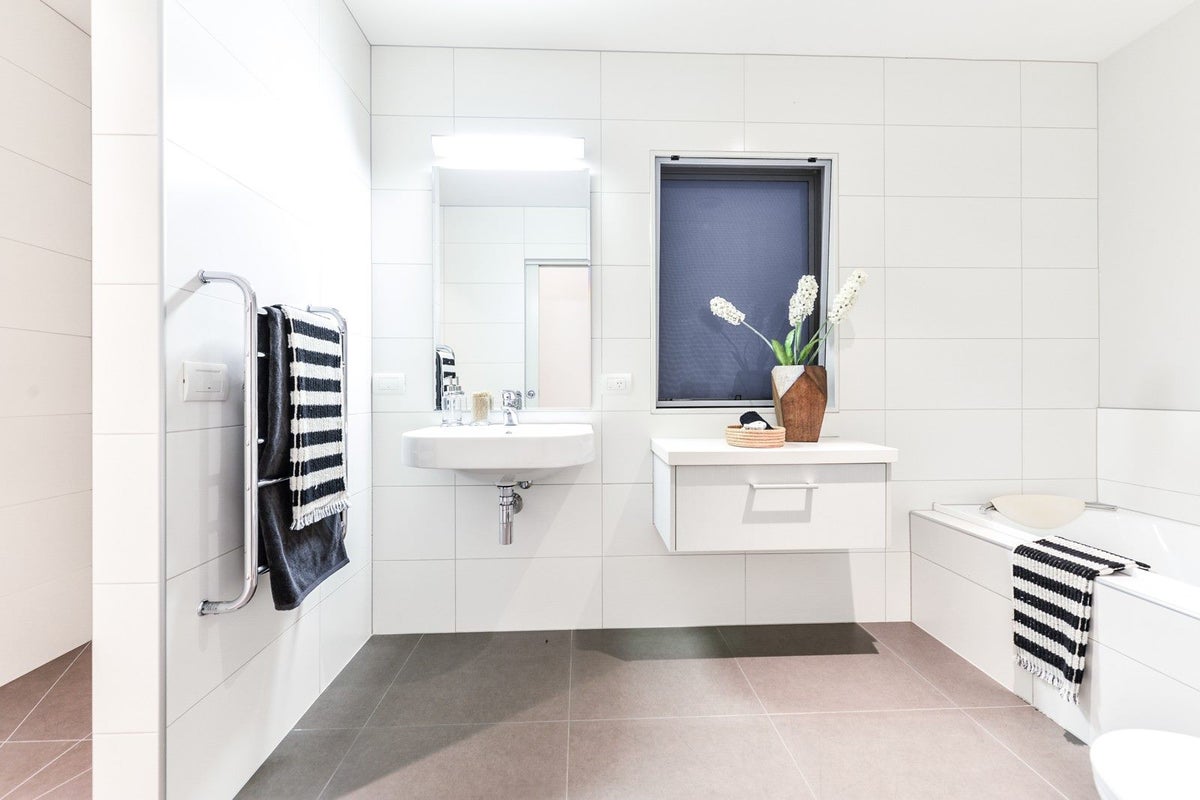 3 Peninsula Point, Huntington, Hamilton - Carousel 30