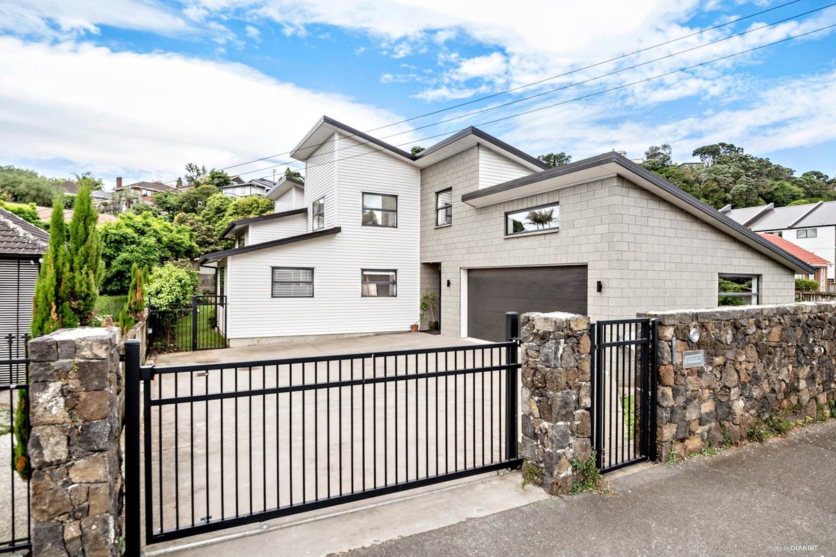 858 Mount Eden Road, Three Kings, Auckland - Carousel 1