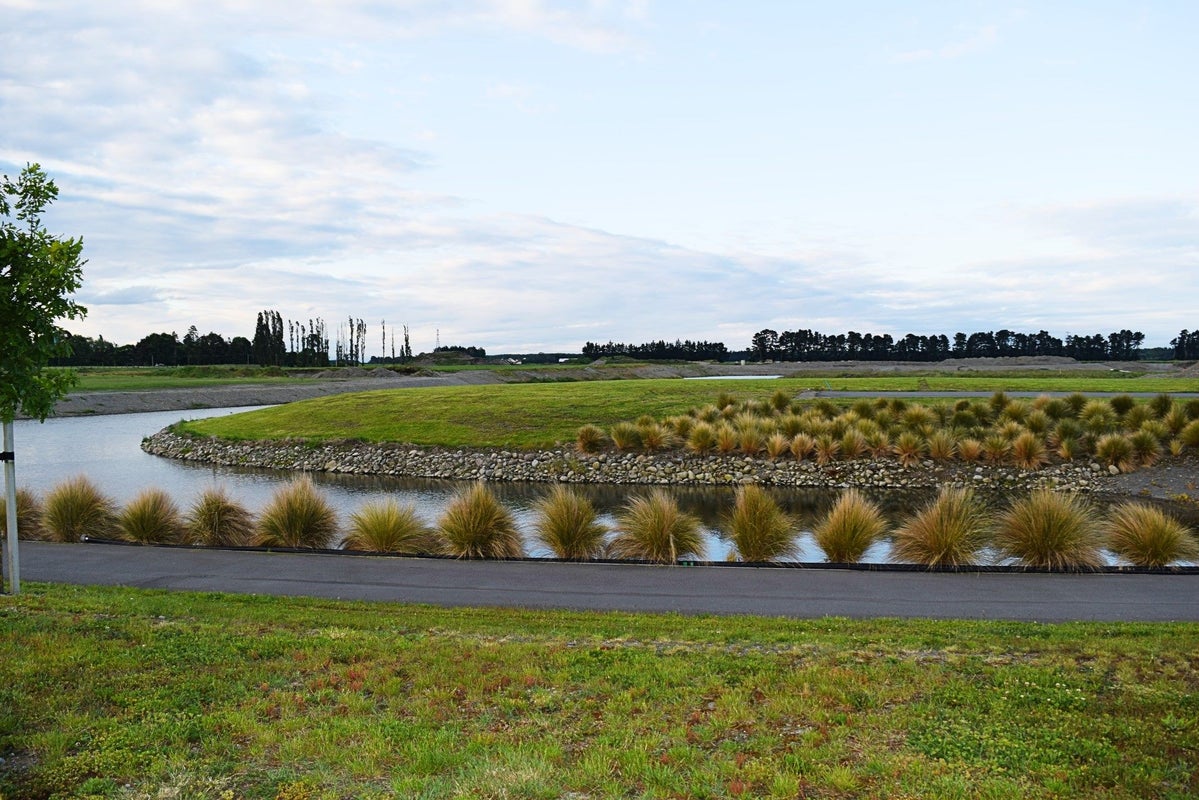 137 Lake Hood Drive, Huntingdon, Ashburton - Carousel 2