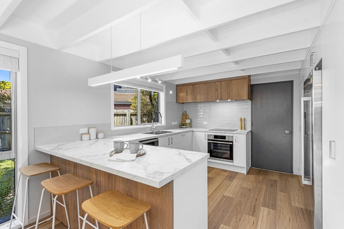 10 Glenys Place, Broomfield, Christchurch - Carousel 1