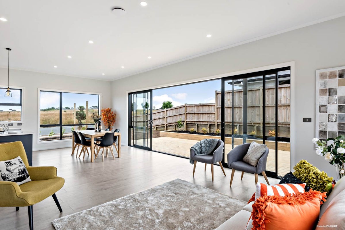 136 Eighth View Avenue, Beachlands, Auckland - Carousel 2