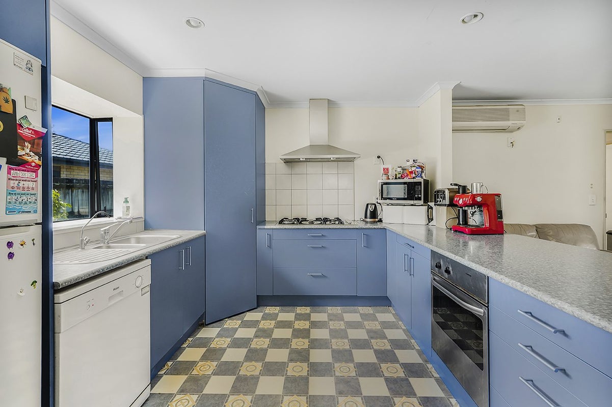 2 Finchley Place, Hamilton East, Hamilton - Carousel 2
