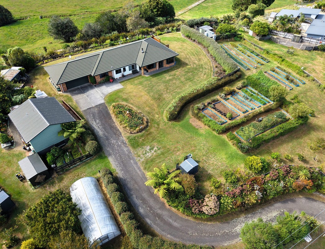 347 Henwood Road, Hillsborough, New Plymouth - Carousel 2