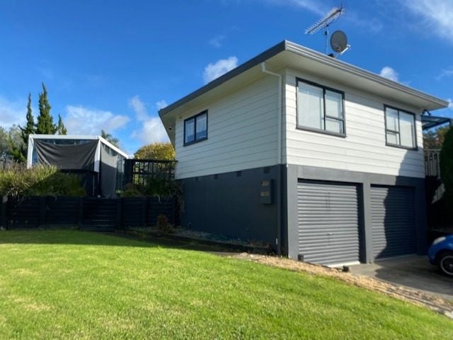 38 Gosford Drive, Botany Downs, Auckland - Carousel 2