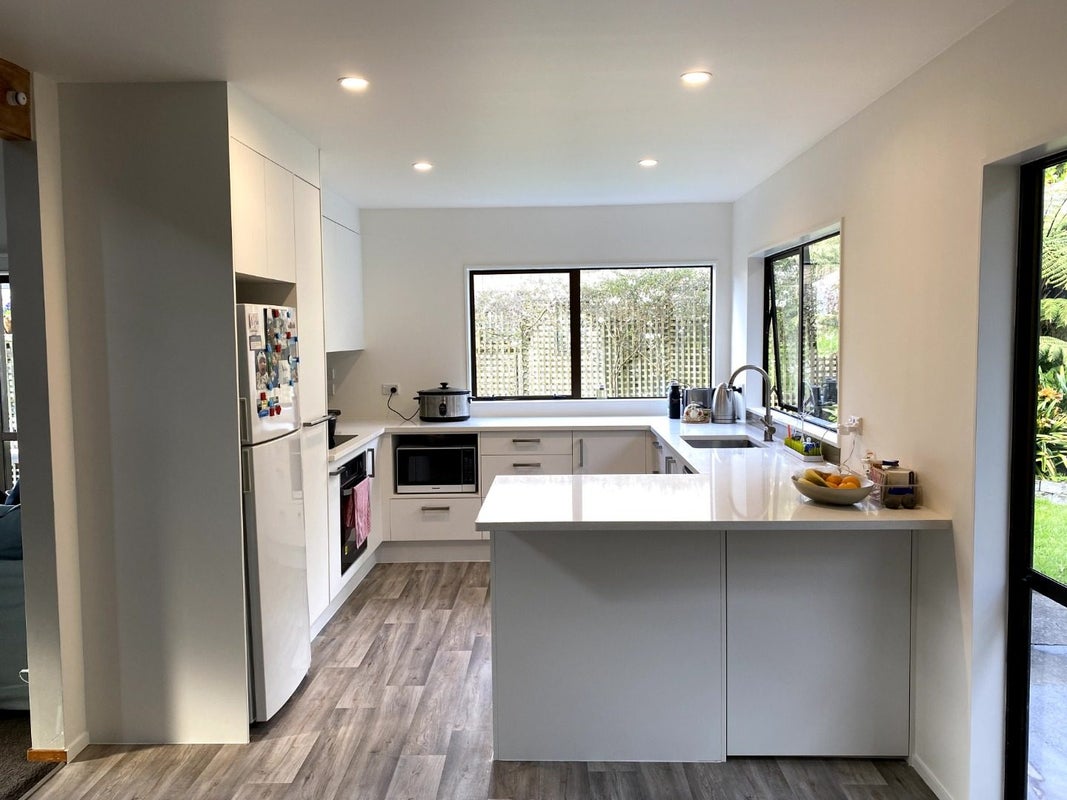 38A Taupiko Place, Green Bay, Auckland - Carousel 6