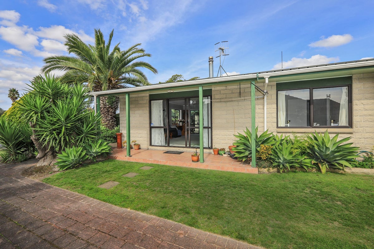 28 Dundee Drive, Flaxmere, Hastings - Carousel 1