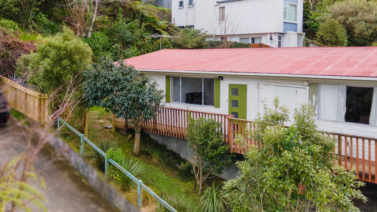 1/377 Main Road, Tawa, Wellington - Carousel 1