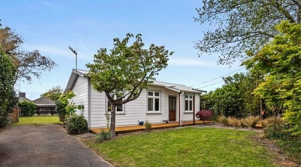 6 Sandford Street, Trentham, Upper Hutt - Carousel 2