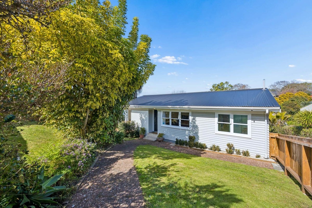 7 McIlroy Avenue, Hillsborough, Auckland City, Auckland - Carousel 2