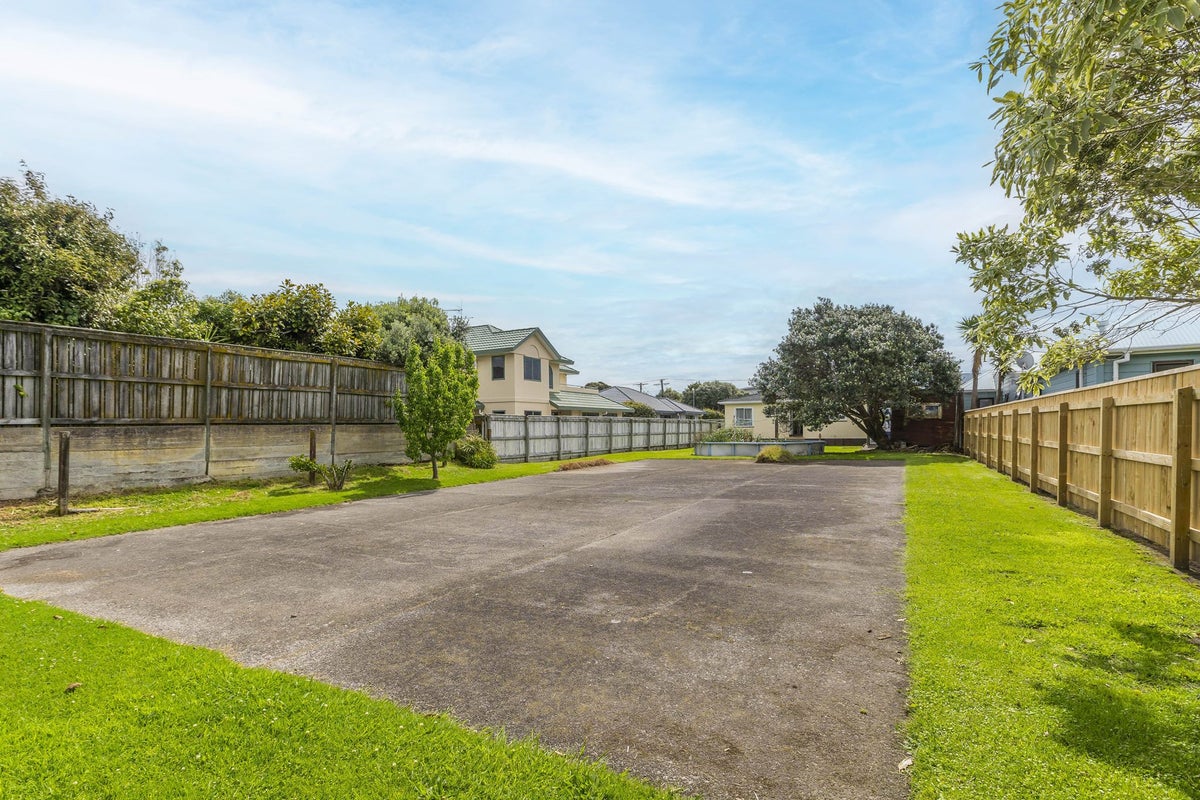 84 Manly Street, Paraparaumu Beach, Paraparaumu - Carousel 1