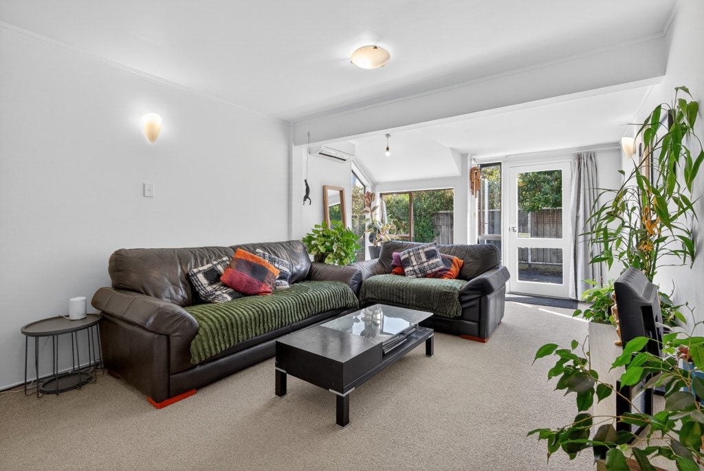 3B Pukatea Street, Eastbourne, Lower Hutt - Carousel 1