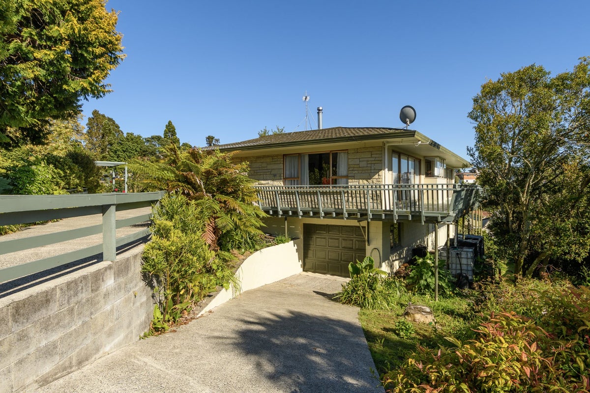 15 Maungawhare Place, Otumoetai, Tauranga - Carousel 1