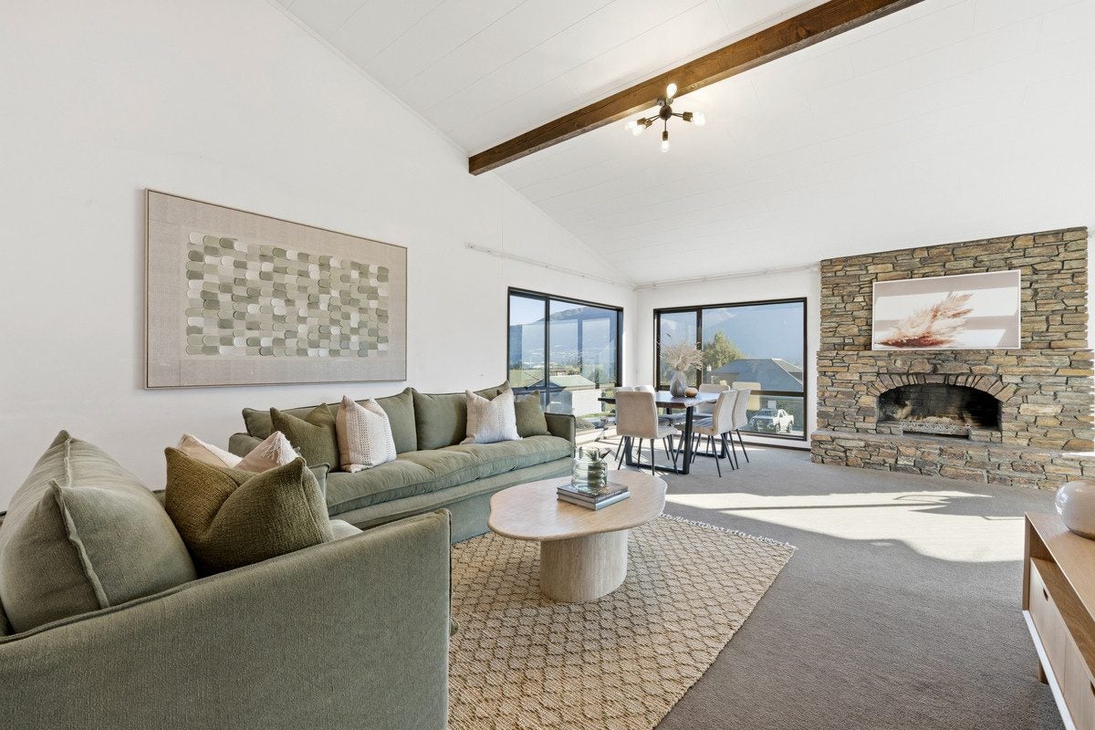 9 Oregon Drive, Kelvin Heights, Queenstown - Carousel 2