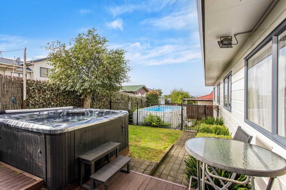 21 Killygordon Place, Massey, Waitakere City, Auckland - Carousel 1