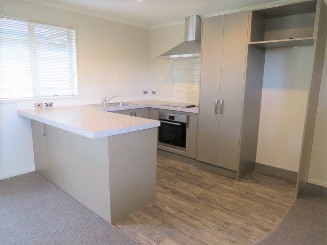 7/114 Old Farm Road, Hamilton East, Hamilton - Carousel 2