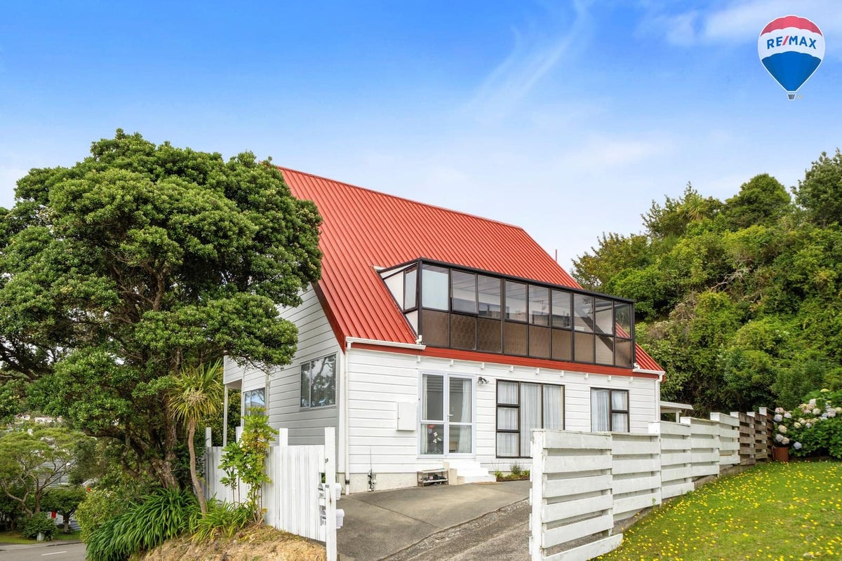 39 Thurleigh Grove, Karori, Wellington - Carousel 1