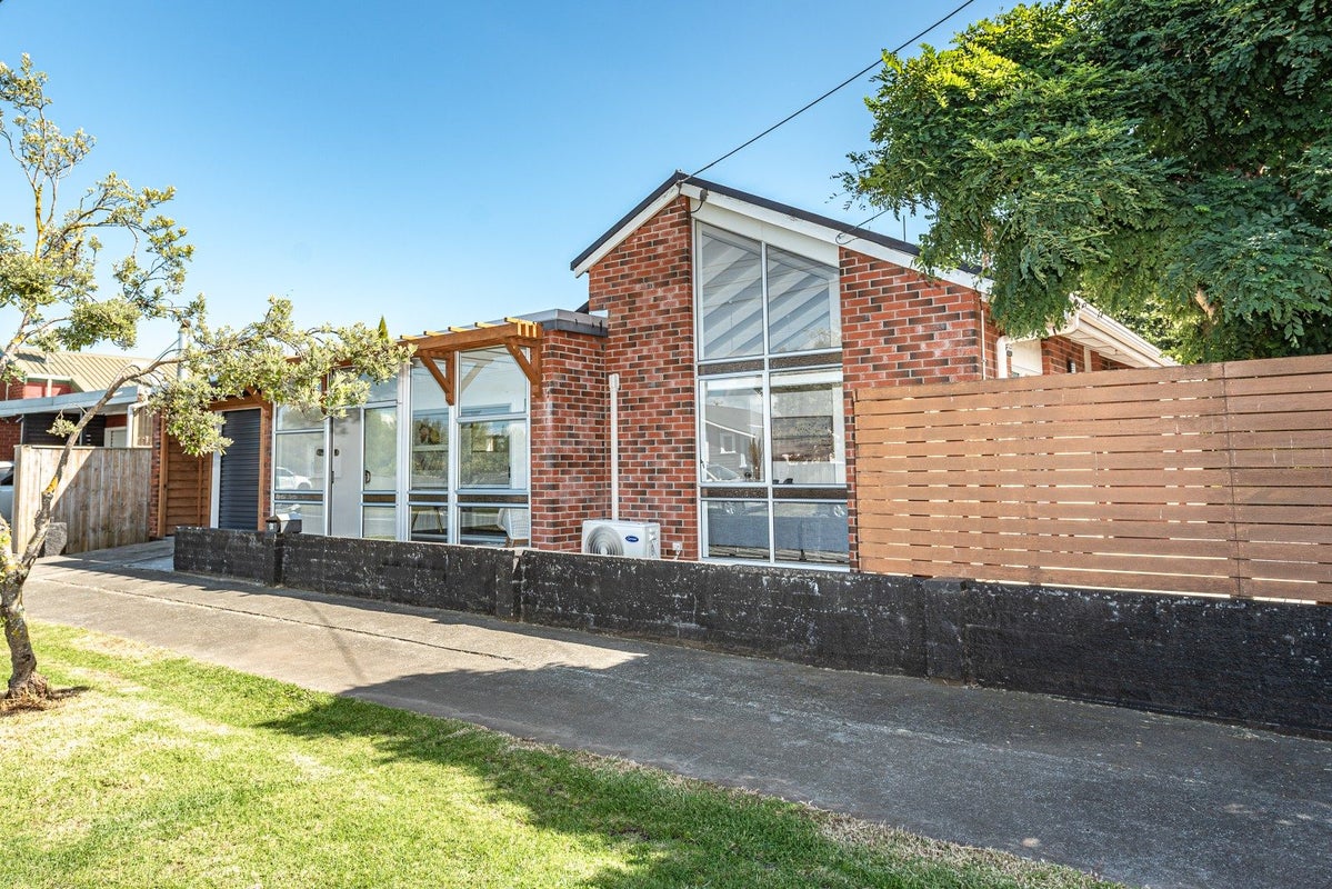 1B Gunn Street, Gonville, Whanganui - Carousel 1
