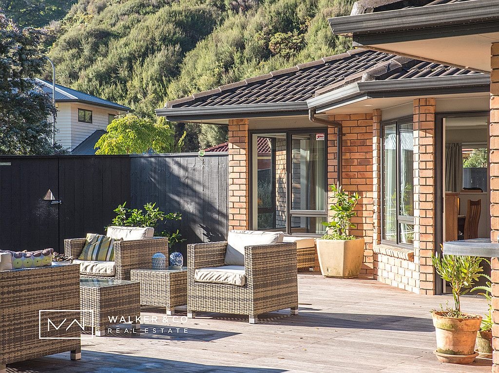 30 Aragon Grove, Kingsley Heights, Upper Hutt - Carousel 2