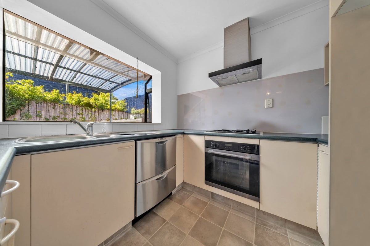 16 Matilda Place, Weymouth, Auckland - Carousel 21