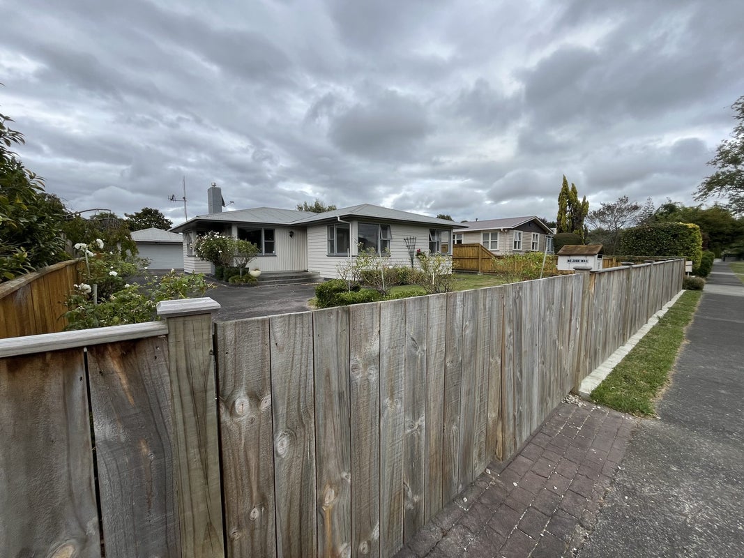 111 Ruamahanga Crescent, Terrace End, Palmerston North - Carousel 2