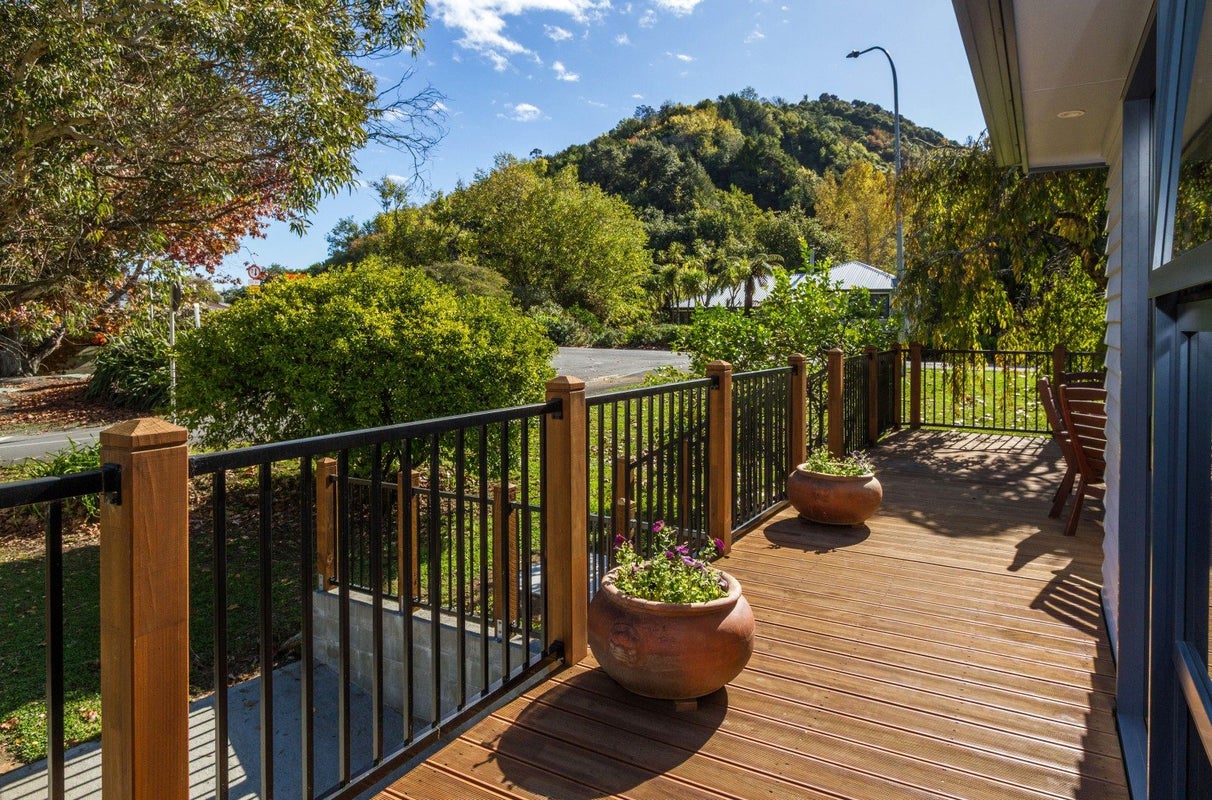1 Clouston Terrace, Maitai, Nelson - Carousel 21