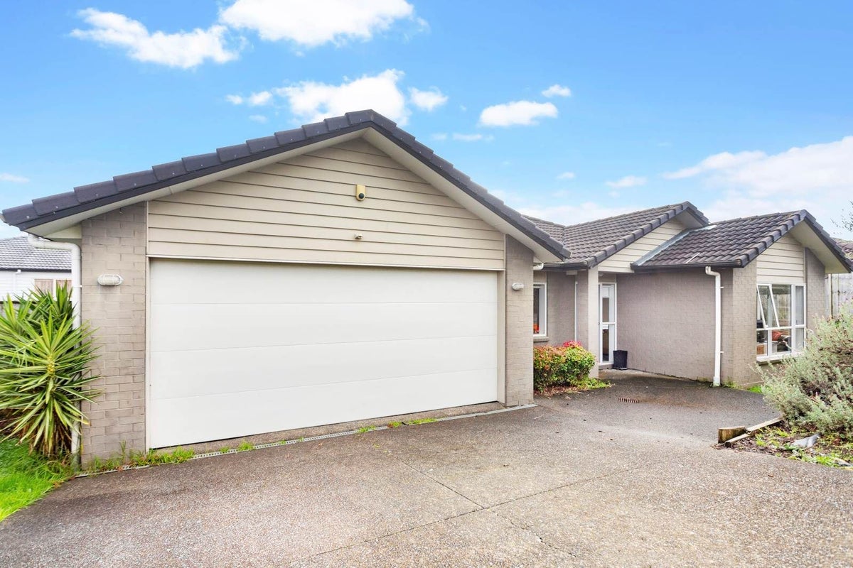 8 Savina Court, Flat Bush, Auckland - Carousel 1