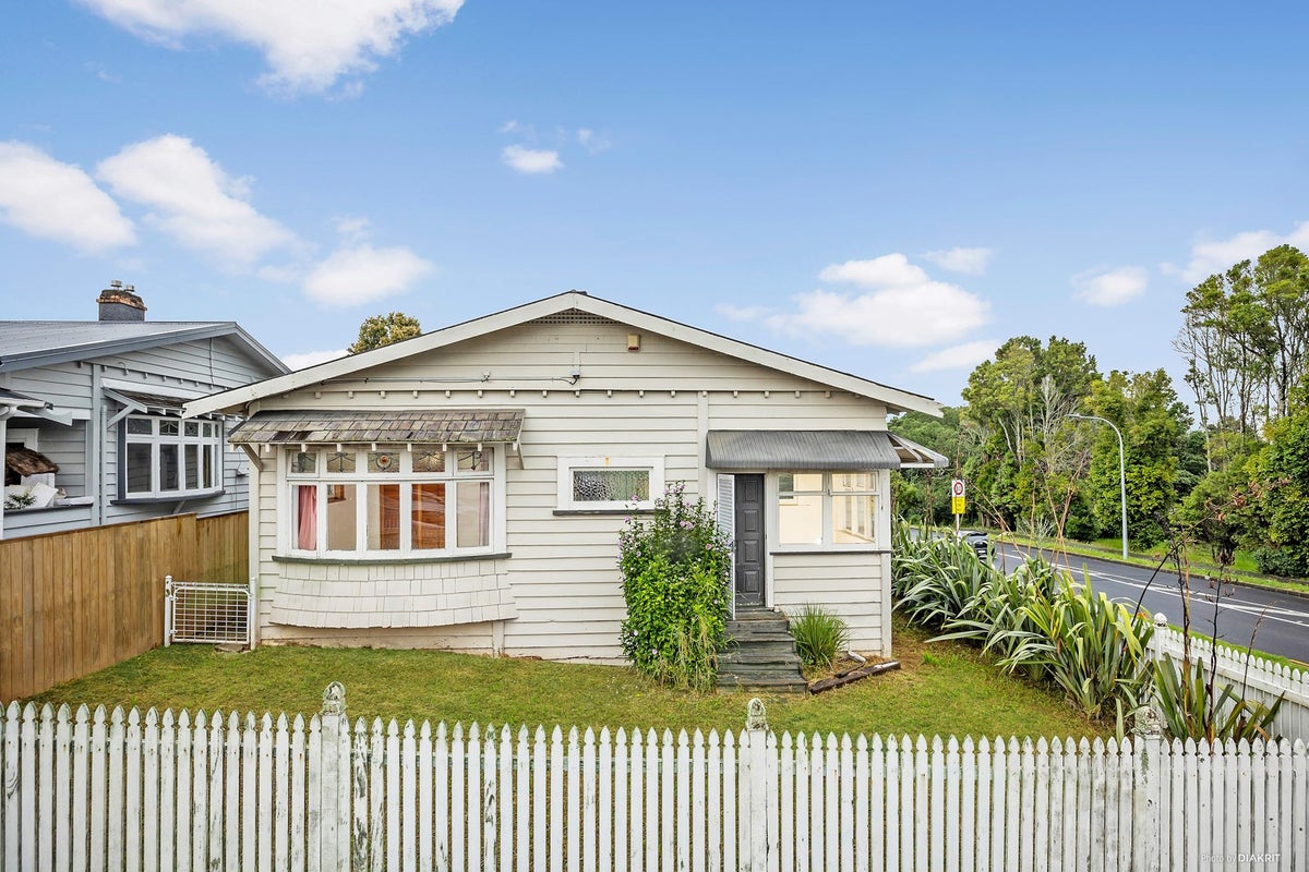 153 Carrington Road, Mount Albert, Auckland - Carousel 1