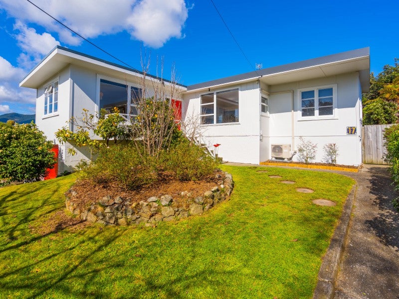 17 Kaka Road, Raumati Beach, Paraparaumu - Carousel 1