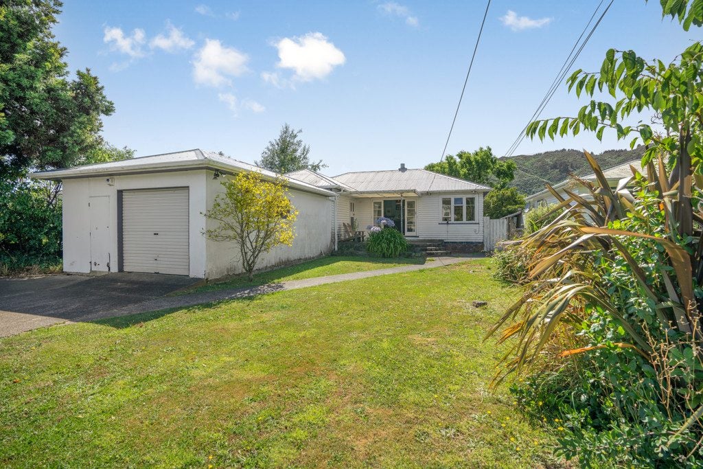 72 Wellington Road, Wainuiomata, Lower Hutt - Carousel 1