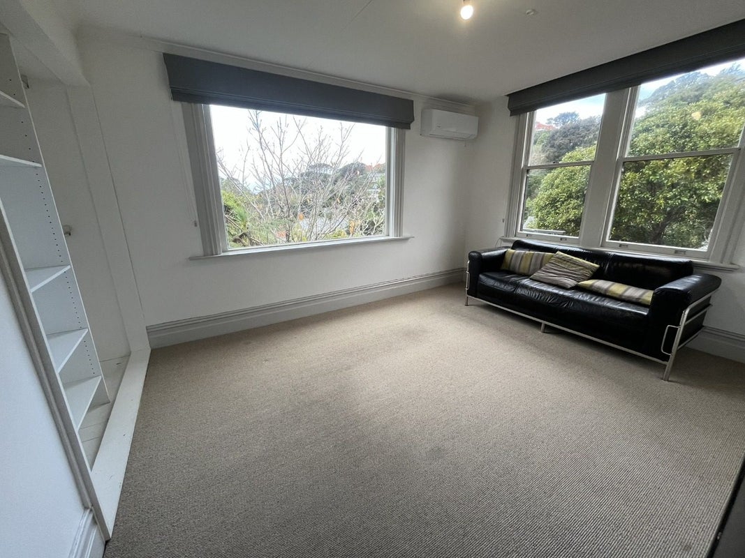 136 Glenmore Street, Northland, Wellington - Carousel 2