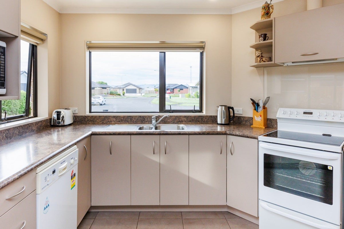 47 Balrickard Way, Milson, Palmerston North - Carousel 2