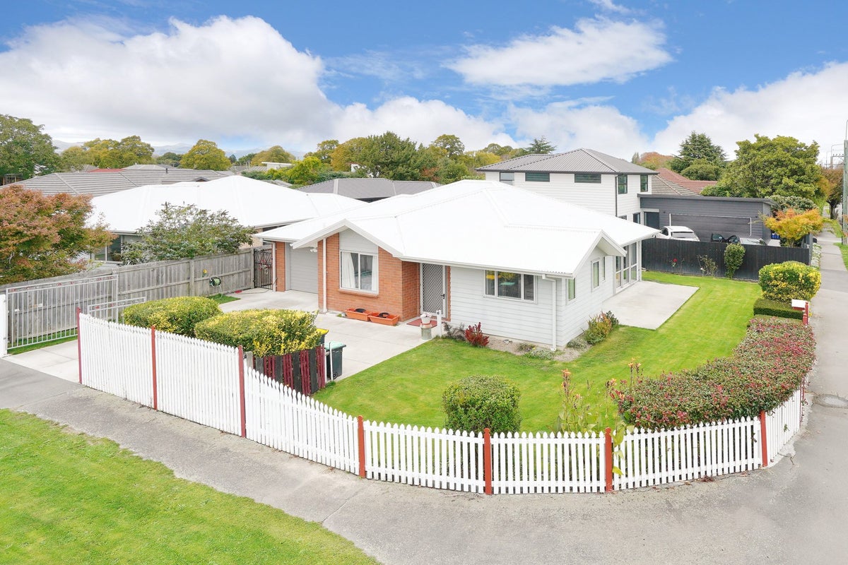 2 Sealy Place, Bryndwr, Christchurch - Carousel 1